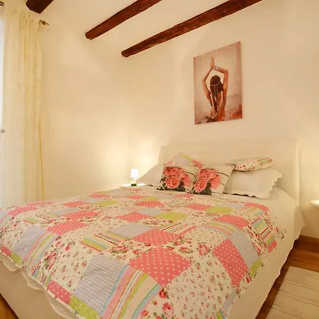 Konukevi Square 4*