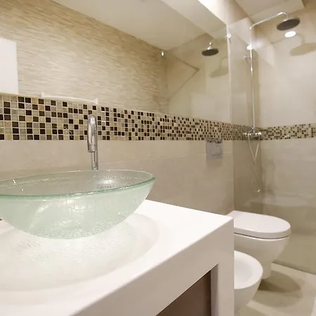 Konukevi Square 4*